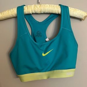 sports bra